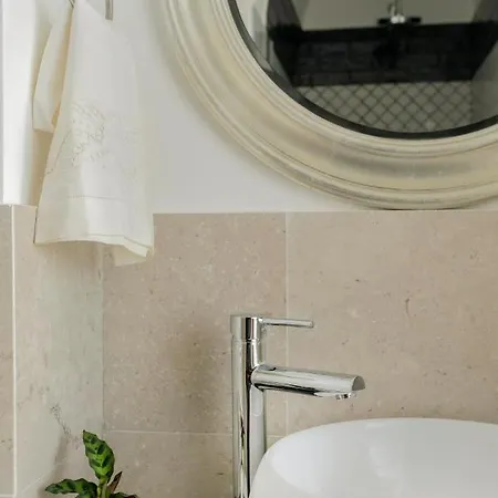 Palazzo Ventimiglia & 公寓 *