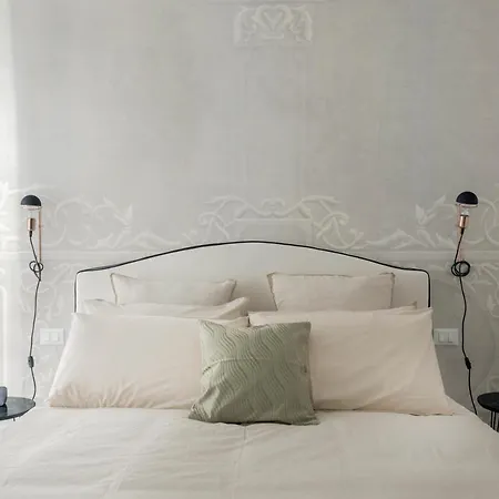 Palazzo Ventimiglia & *